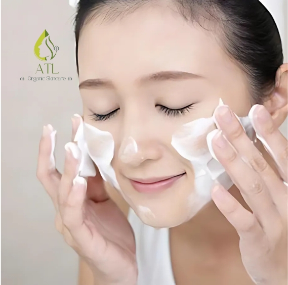 Bước 2: Sữa rửa mặt